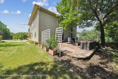 Exterior - 16875 Meadowbrook Dr, Haslett, MI 48840 photo 4 of 6