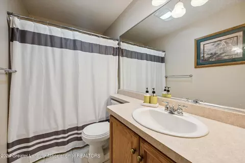 Bath - 16875 Meadowbrook Dr, Haslett, MI 48840 photo 6 of 6