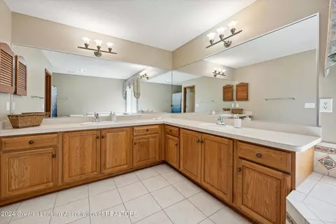 Bath - 16875 Meadowbrook Dr, Haslett, MI 48840 photo 2 of 6