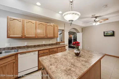 Kitchen - 16875 Meadowbrook Dr, Haslett, MI 48840 photo 5 of 5