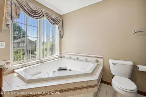 Bath - 16875 Meadowbrook Dr, Haslett, MI 48840 photo 3 of 6