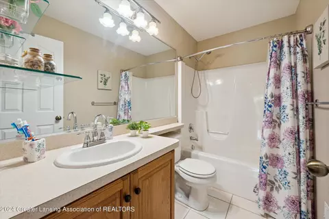 Bath - 16875 Meadowbrook Dr, Haslett, MI 48840 photo 5 of 6