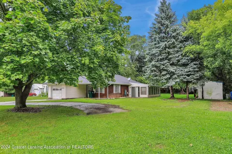 322 Carrier St, Lansing, MI 48906