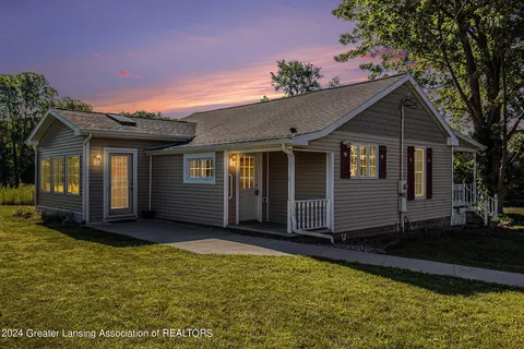 9105 E Walker Rd, Ovid, MI 48866