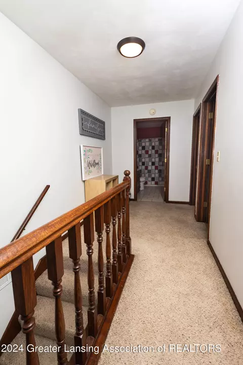 Entry Way - 9082 S Wacousta Rd, Dewitt, MI 48820 photo 5 of 6