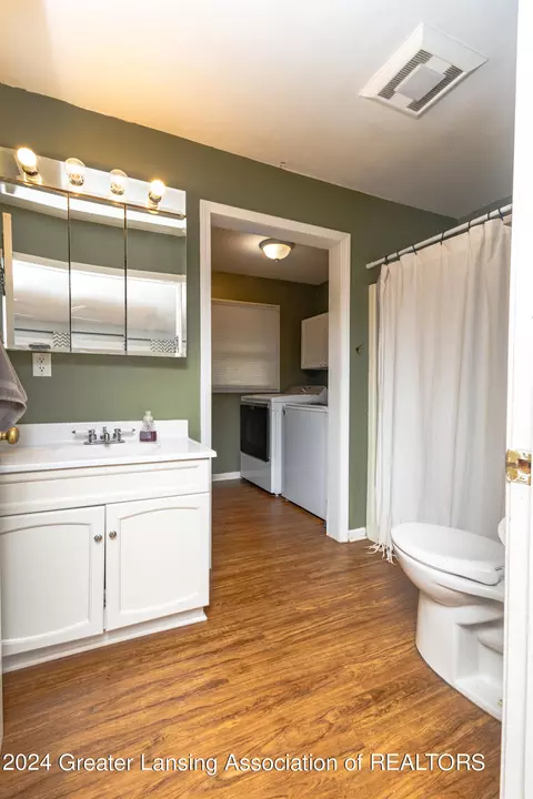 Bath - 9082 S Wacousta Rd, Dewitt, MI 48820 photo 1 of 3