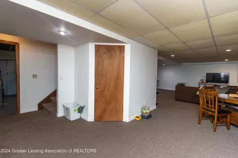 Entry Way - 9082 S Wacousta Rd, Dewitt, MI 48820 photo 6 of 6