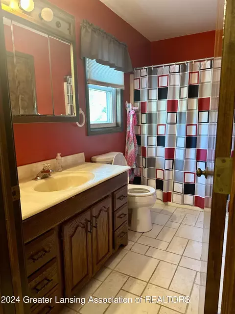 Bath - 9082 S Wacousta Rd, Dewitt, MI 48820 photo 3 of 3