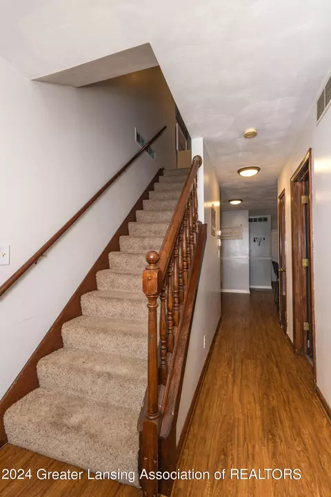 Entry Way - 9082 S Wacousta Rd, Dewitt, MI 48820 photo 3 of 6