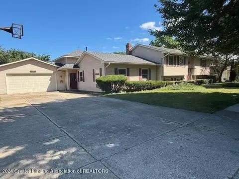 1007 Hampshire Dr, Saint Johns, MI 48879