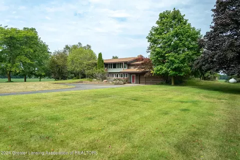 6696 Mcneil Rd, Saint Johns, MI 48879