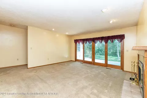 Living - 12297 S Beardslee Rd, Perry, MI 48872 photo 3 of 5