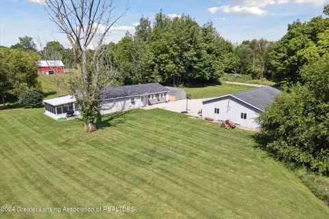 10109 W Kinsel Hwy, Vermontville, MI 49096