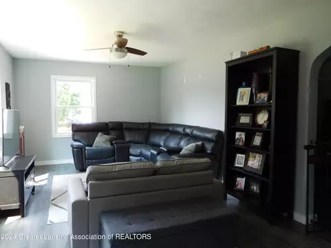 Living - 6540 Creyts Rd, Dimondale, MI 48821 photo 1 of 2