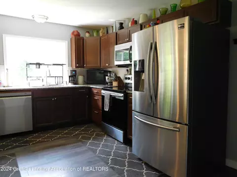 Kitchen - 6540 Creyts Rd, Dimondale, MI 48821 photo 3 of 6