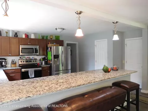 Kitchen - 6540 Creyts Rd, Dimondale, MI 48821 photo 6 of 6