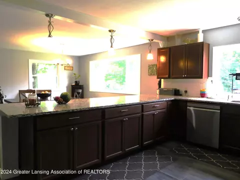 Kitchen - 6540 Creyts Rd, Dimondale, MI 48821 photo 2 of 6