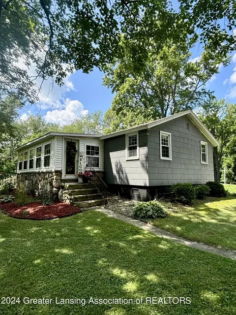 10865 N 22nd St, Plainwell, MI 49080