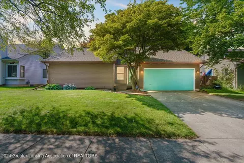220 Cloverland Dr, Lansing, MI 48910
