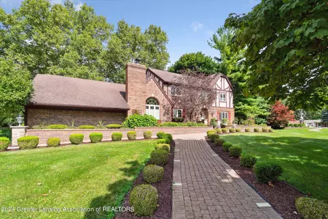 1853 Northgate Dr, East Lansing, MI 48823