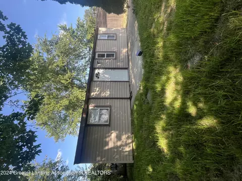 52 S Aurelius Rd, Mason, MI 48854