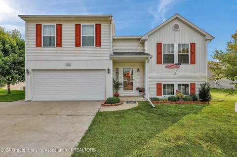 129 Lake Ridge Dr, Mason, MI 48854