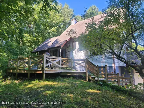 823 Wolverine Rd, Mason, MI 48854