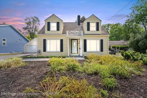 1113 Daisy Ln, East Lansing, MI 48823