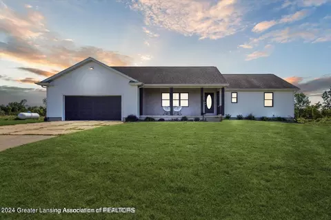 7140 Oneida Rd, Charlotte, MI 48813