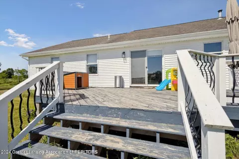 Exterior - 7140 Oneida Rd, Charlotte, MI 48813 photo 5 of 7