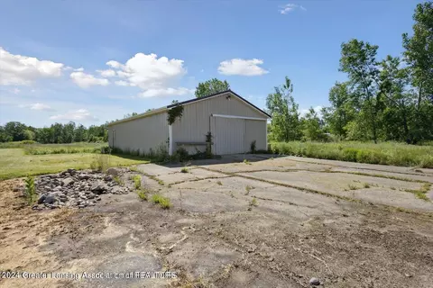 Exterior - 7140 Oneida Rd, Charlotte, MI 48813 photo 7 of 7