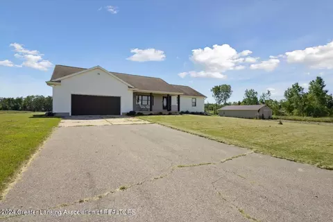 Exterior - 7140 Oneida Rd, Charlotte, MI 48813 photo 2 of 7