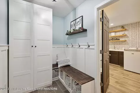 Entry Way - 7140 Oneida Rd, Charlotte, MI 48813 photo 3 of 3