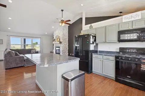 Kitchen - 7140 Oneida Rd, Charlotte, MI 48813 photo 1 of 3