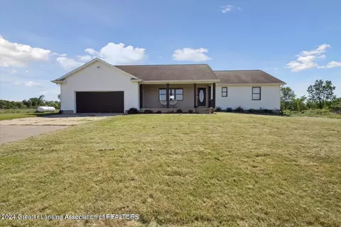 Exterior - 7140 Oneida Rd, Charlotte, MI 48813 photo 3 of 7