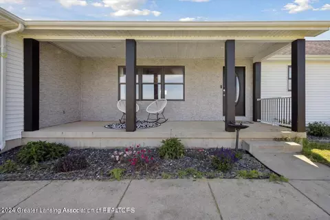 Exterior - 7140 Oneida Rd, Charlotte, MI 48813 photo 4 of 7