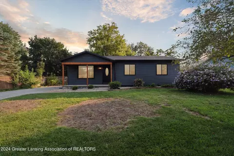 321 Scarlett Oak Ln, Perry, MI 48872