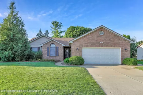 917 Waxen Way, Grand Ledge, MI 48837