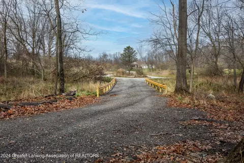 11581 Tamarack Trl, Bath, MI 48808 photo 7
