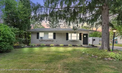 3810 Hillborn Ln, Lansing, MI 48911