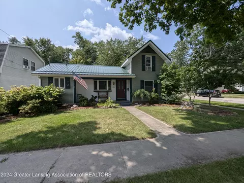 700 Maple St, Grand Ledge, MI 48837