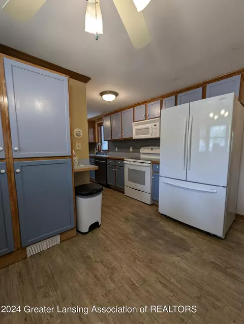 700 Maple St, Grand Ledge, MI 48837 photo 7