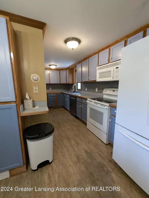 700 Maple St, Grand Ledge, MI 48837 photo 8