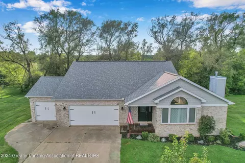 6180 Lakeview Cir, Dimondale, MI 48821