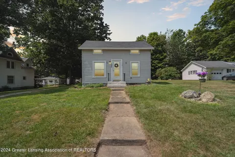 446 S Main St, Vermontville, MI 49096