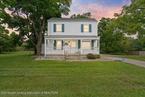 6908 Delta River Dr, Lansing, MI 48906