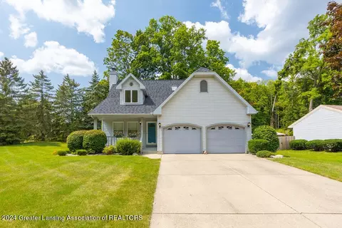340 Williamsburg Rd, Lansing, MI 48917