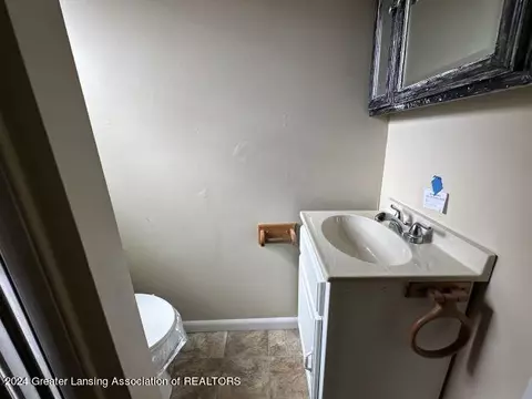 Bath - 808 Foote St, Jackson, MI 49202 photo 2 of 2