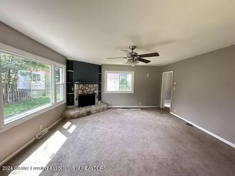 Living - 808 Foote St, Jackson, MI 49202 photo 1 of 4