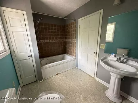 Bath - 808 Foote St, Jackson, MI 49202 photo 1 of 2